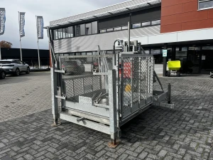 Tandheugel bouwlift AT50 400V voorzien van Landing control gebruikt