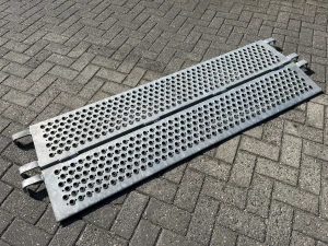 Stalen klapvloerdeel 0.32 x 1.80 meter buisoplegging